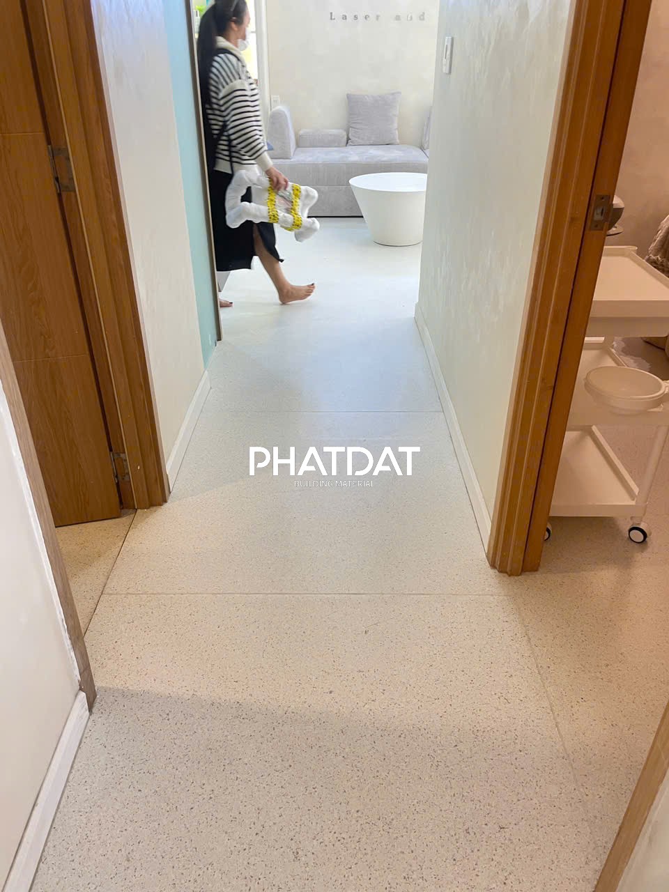 thảm sàn vinyl kháng khuẩn tại Ted's Clinic hoàn thiện